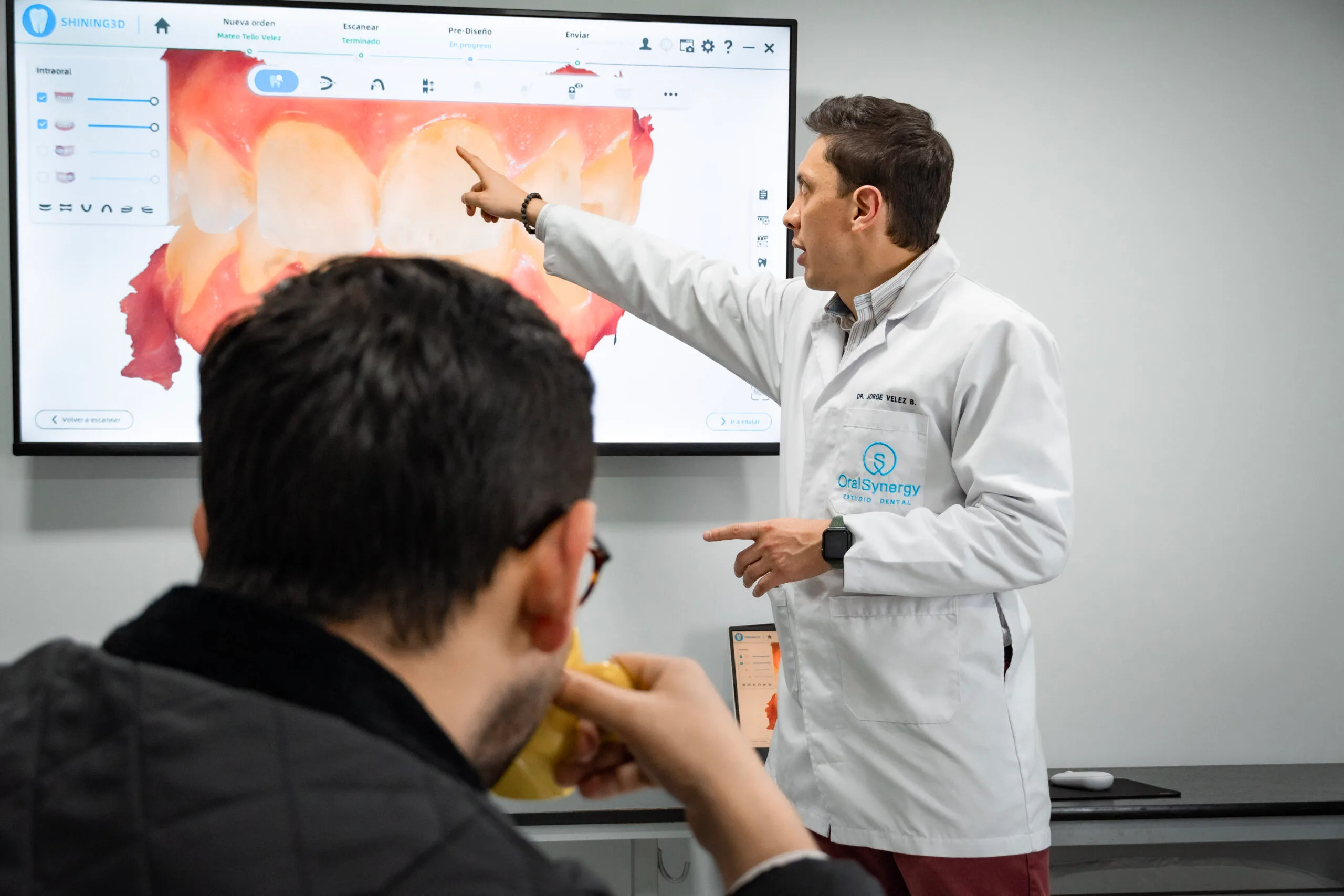 Diagnóstico digital y diseño de sonrisa 3D explicado por especialista en Oral Synergy Cuenca