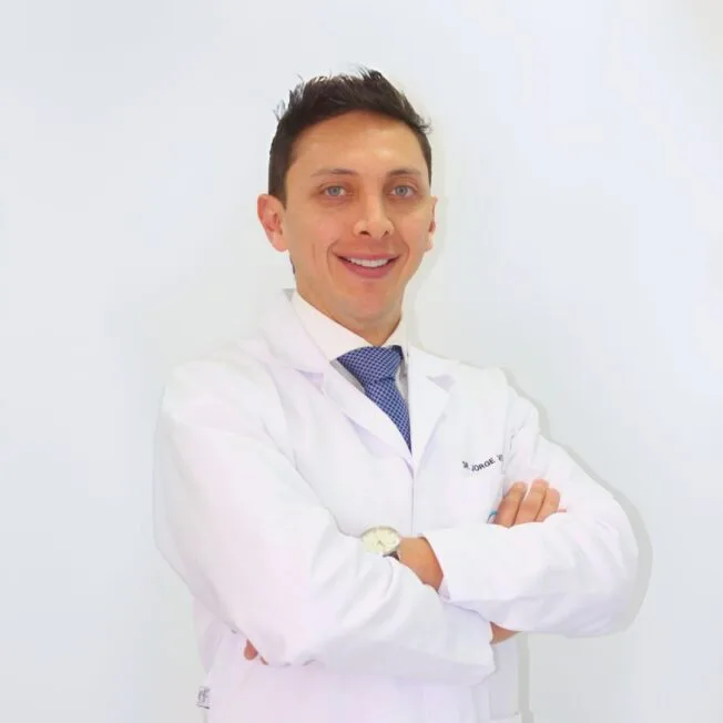 Dr. Jorge Vélez Barros prostodoncista y especialista estética dental Oral Synergy CuencaCuenca
