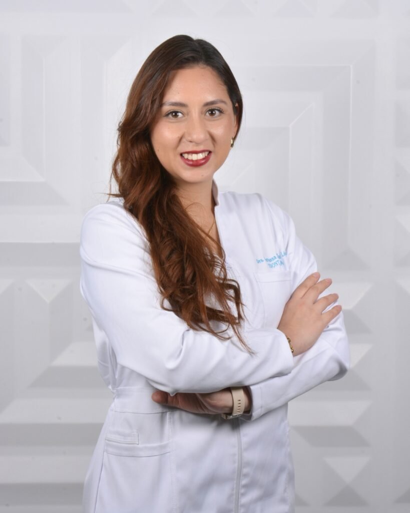 Odontologos parte del equipo de clinica dental Oral Synergy en Cuenca